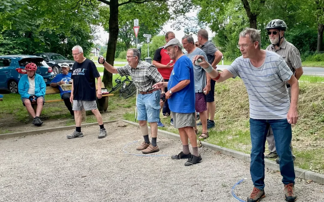 Boule Team auf Fahrradtour