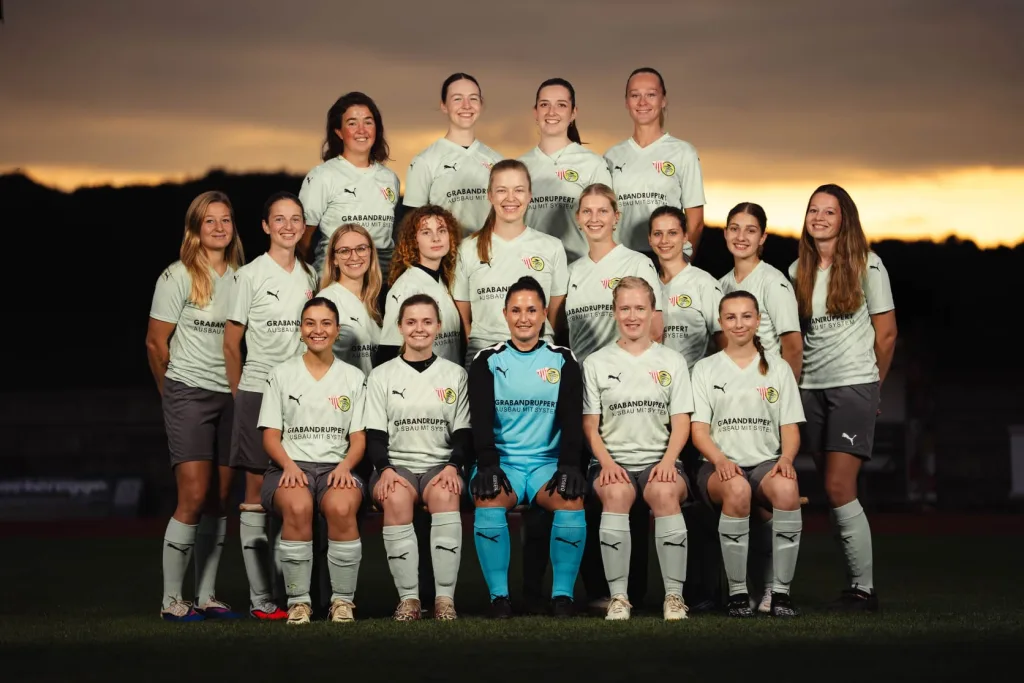Mannschaftsfoto der Fußball Damen des SV Bruckmühl