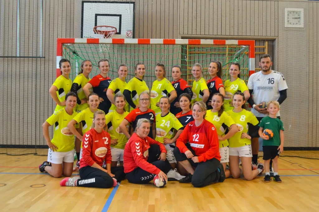 Mannschaftsfoto der Handball Damen des SV Bruckmühl
