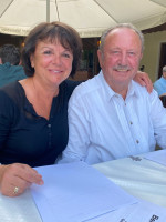 Langjähriger Vorstand des SV Bruckmühl Klaus Christoph und Geschäftsstellenleiterin Silvia Afflerbach